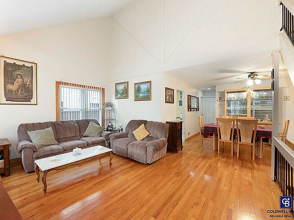 3rd image of 39 Smyrna Ave
