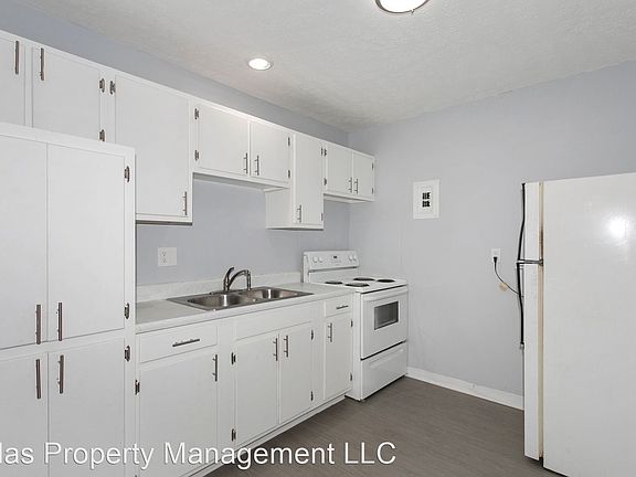 3rd image of 1733 W 24th St APT 28