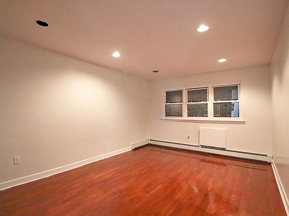 2nd image of 819 E 215th St