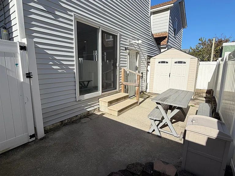 17 N Buffalo Ave — Photo 30