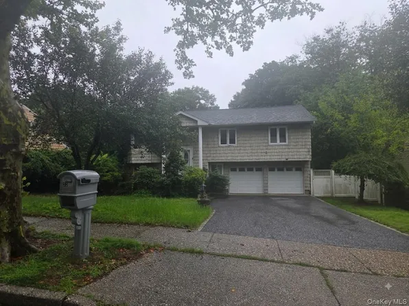 22 Lindron Avenue, Smithtown, NY 11787