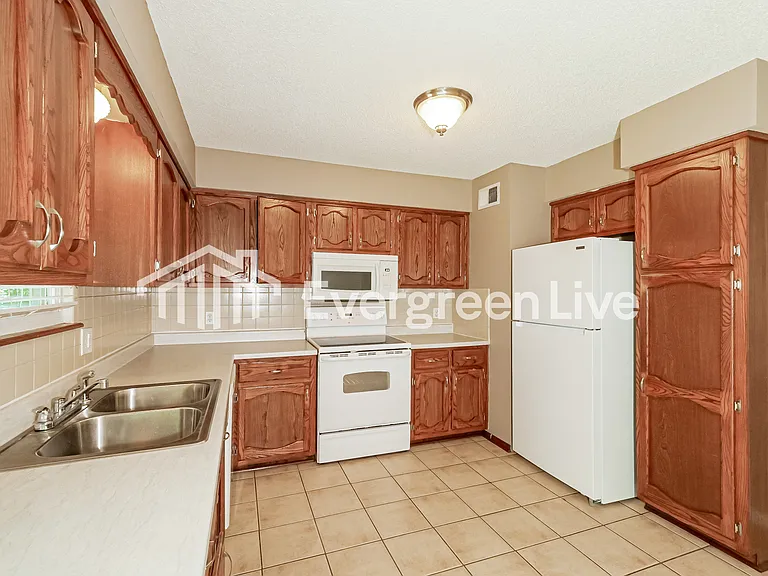 1808 NE McKee Ln — Photo 6
