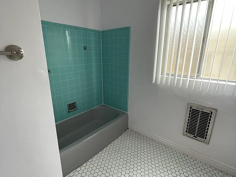 918 N Cedar St #2 — Photo 7