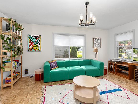 5th image of 525 W 22nd St