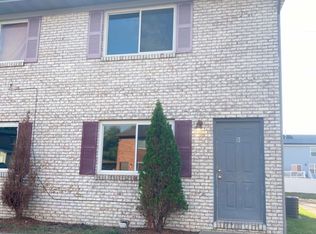 305 Biggs Dr #D, Belleville, IL 62221