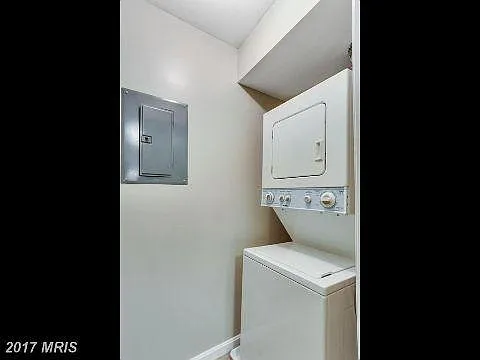 2 bed, 898 sqft, $1,900 — Photo 2