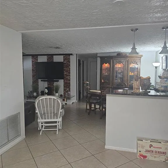 2203 Maureen Dr — Photo 4