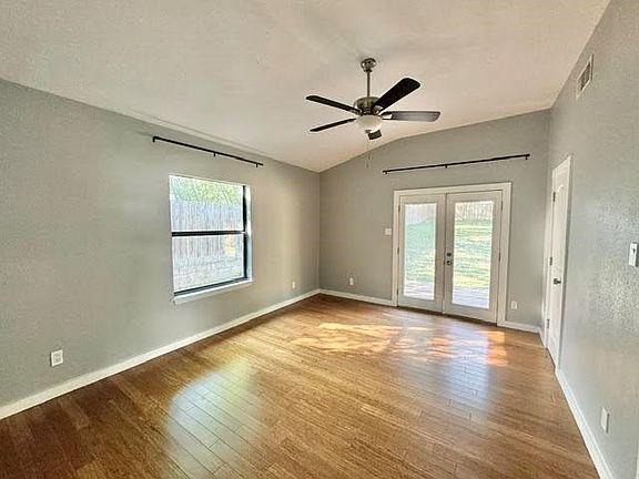 4th image of 504 Clover Ct
