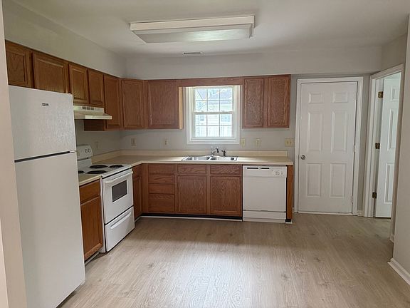 3rd image of 664 Lakeside Ave #0