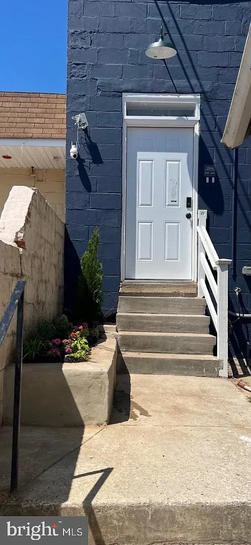 2 bed, 1.0 bath, 1200 sqft, $1,950 — Photo 1