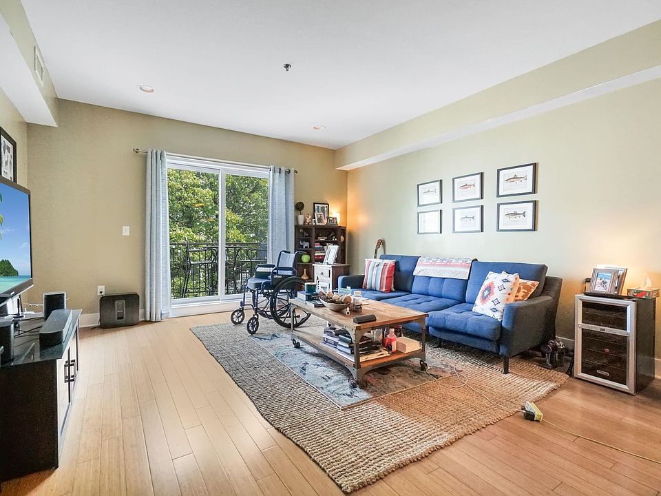 1st image of 636 5th St APT 405