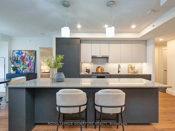 2nd image of 285 Avenue Rd #303
