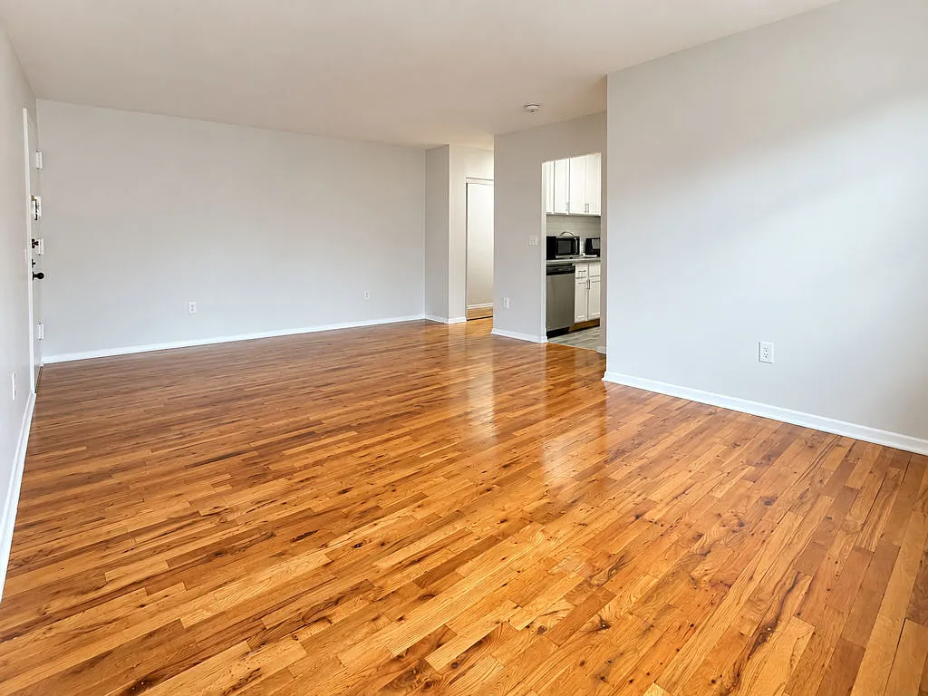 Apartment for Rent — Photo 3