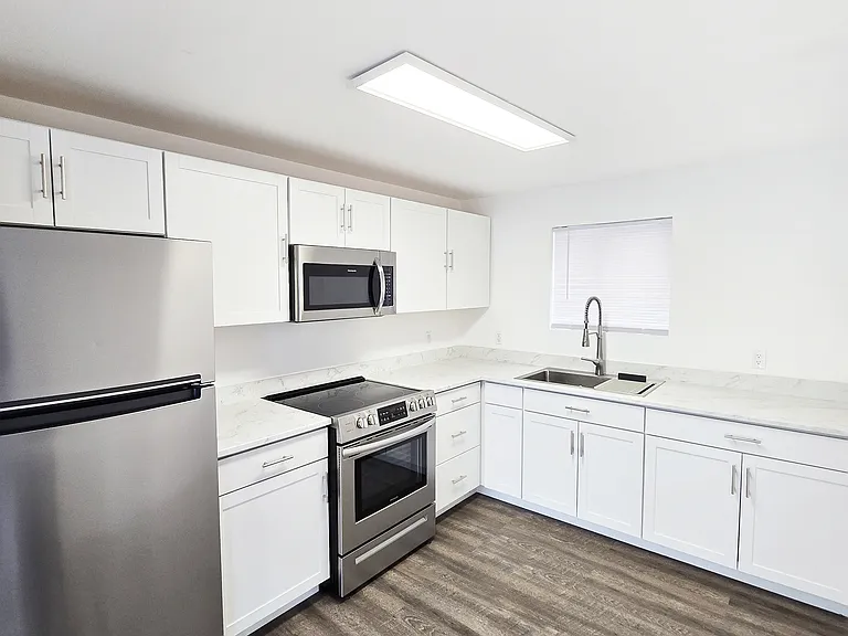 751 Maple Grove Rd #B — Photo 2