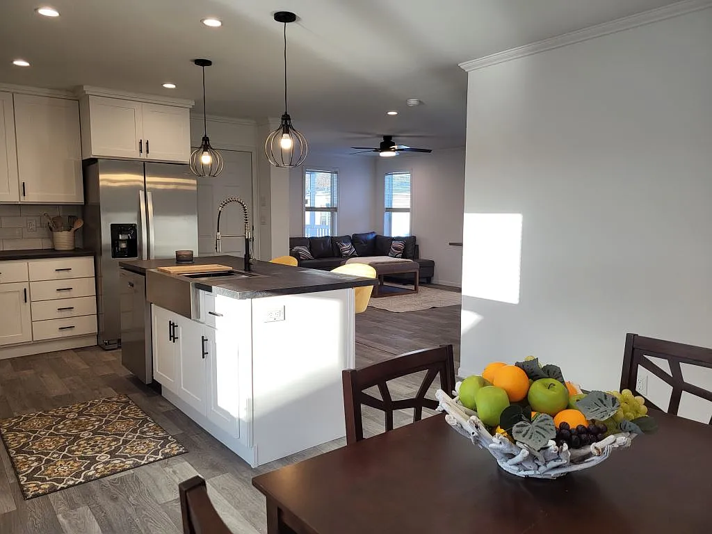 3 bed, 2.0 bath, 1356 sqft, $2,050 — Photo 1