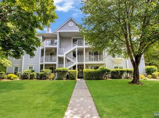 356 Cottonwood Way, Mahwah, NJ 07430