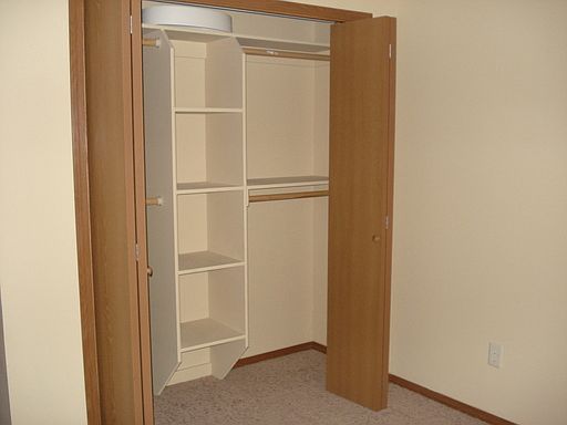 5th image of 404 W Shore Dr