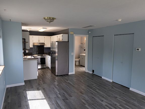 3rd image of 2400 Leo Ave