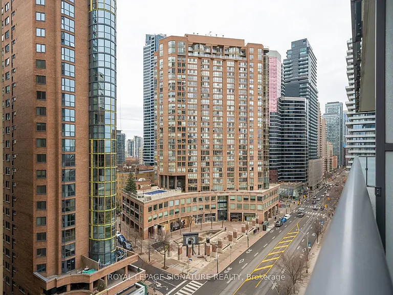 1080 Bay St #901 — Photo 10