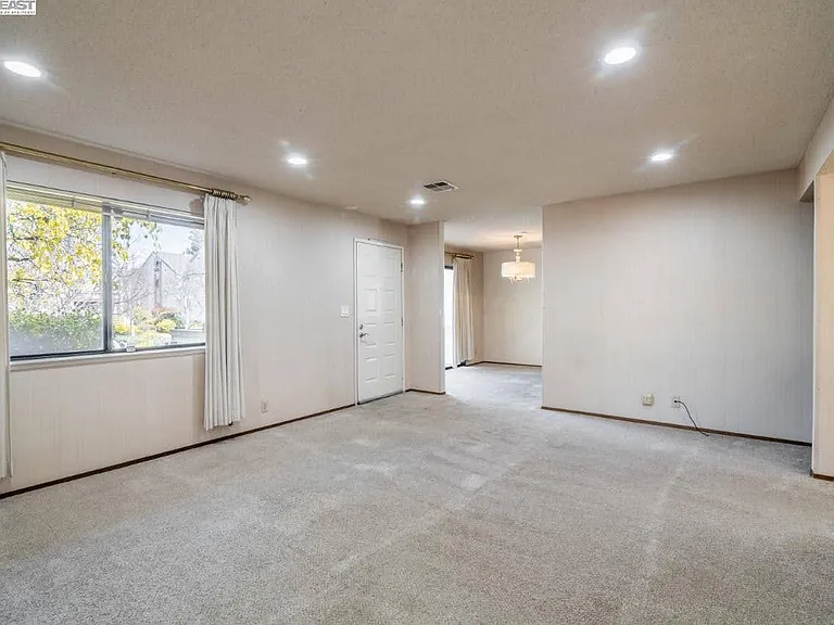 Walnut Ter — Photo 3