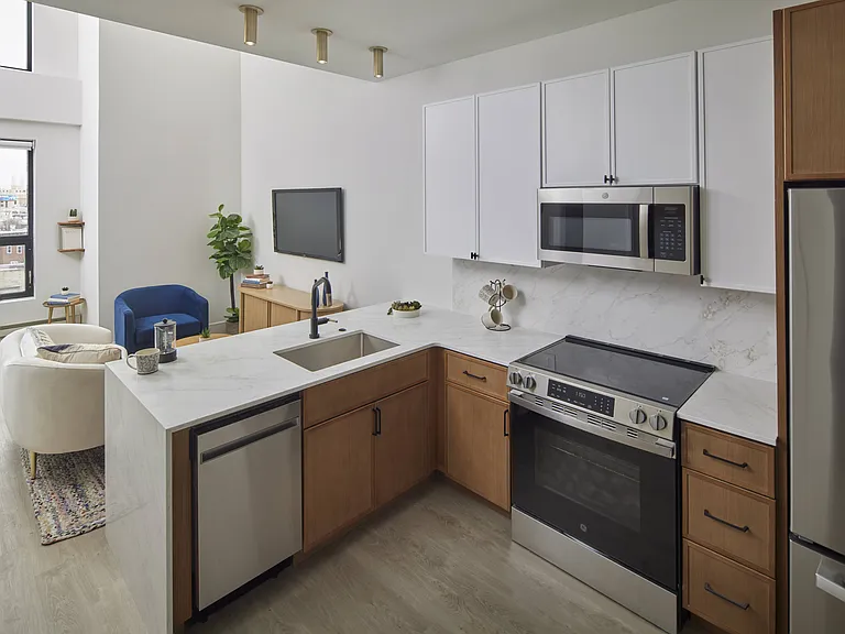 23 West — Photo 8