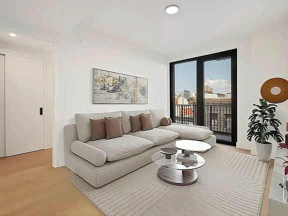 3rd image of 224 W 124th St #1312