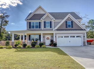 17 Fletcher Ln, Hampstead, NC 28443