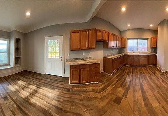 4th image of 1321 W 91st St