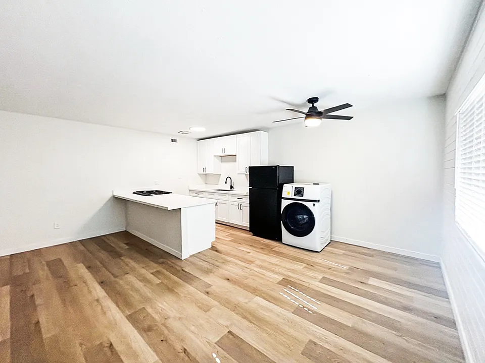 25 E Eva St #15