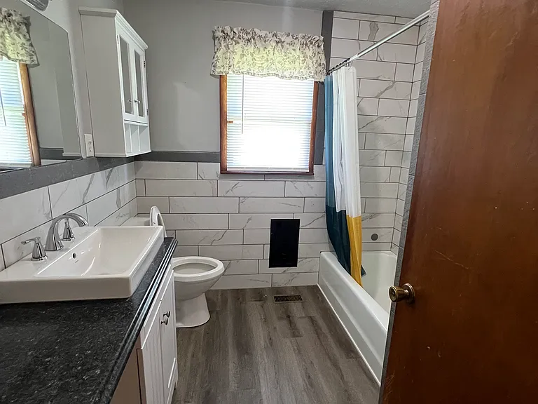 473 Dooley St — Photo 6