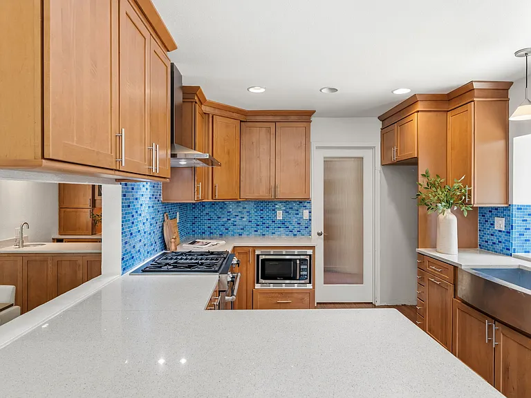 3072 Latham Ln — Photo 14