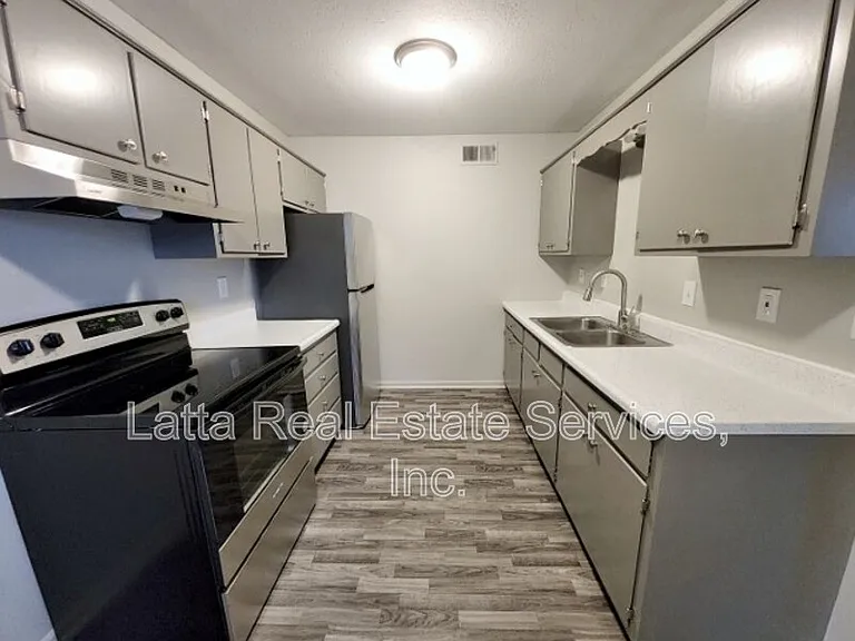 405 W 30th St #102A — Photo 4