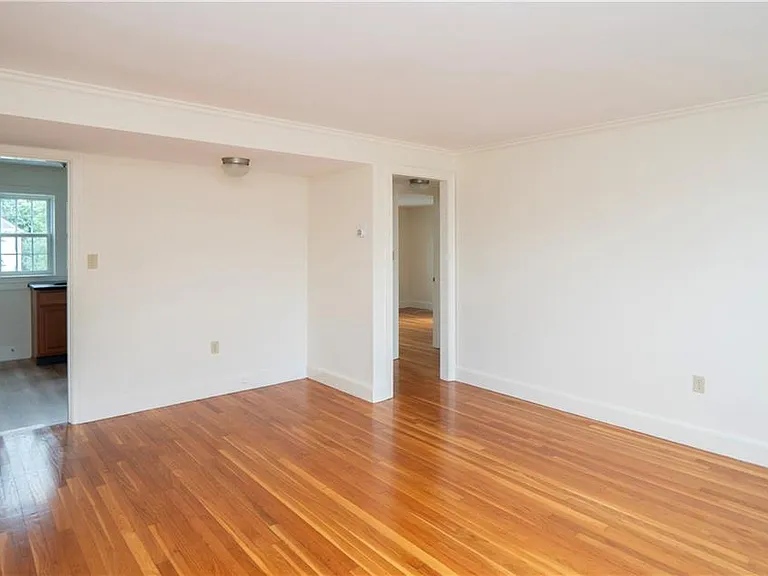 11 Village Ln #B — Photo 4