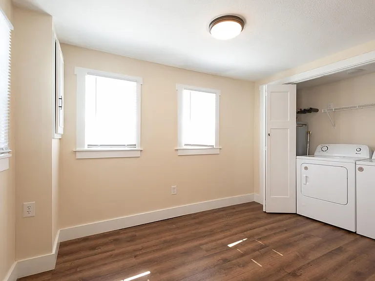 634 N Adams St — Photo 12