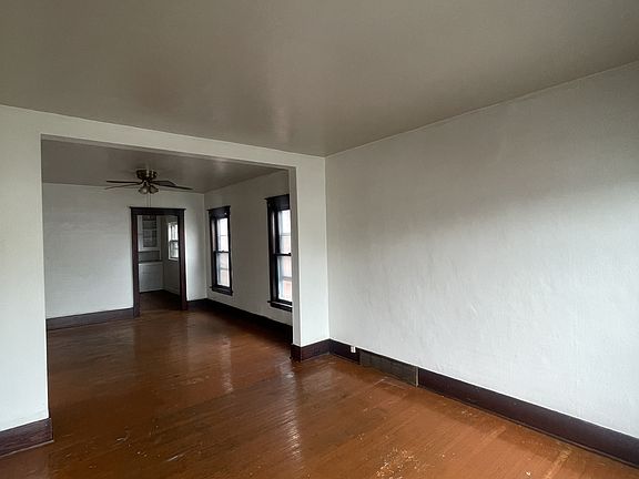 3rd image of 122 Humber Ave #2