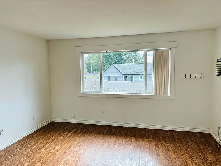 608 NW 10th Ave — Photo 12