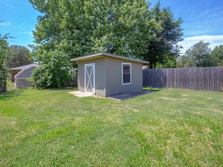 600 Kay Hill Ln — Photo 12