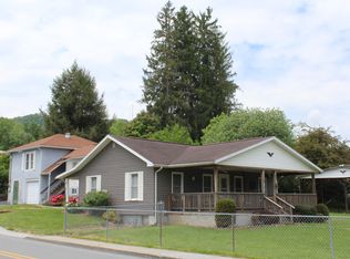 672 Alderson Ave, Summersville, WV 26651