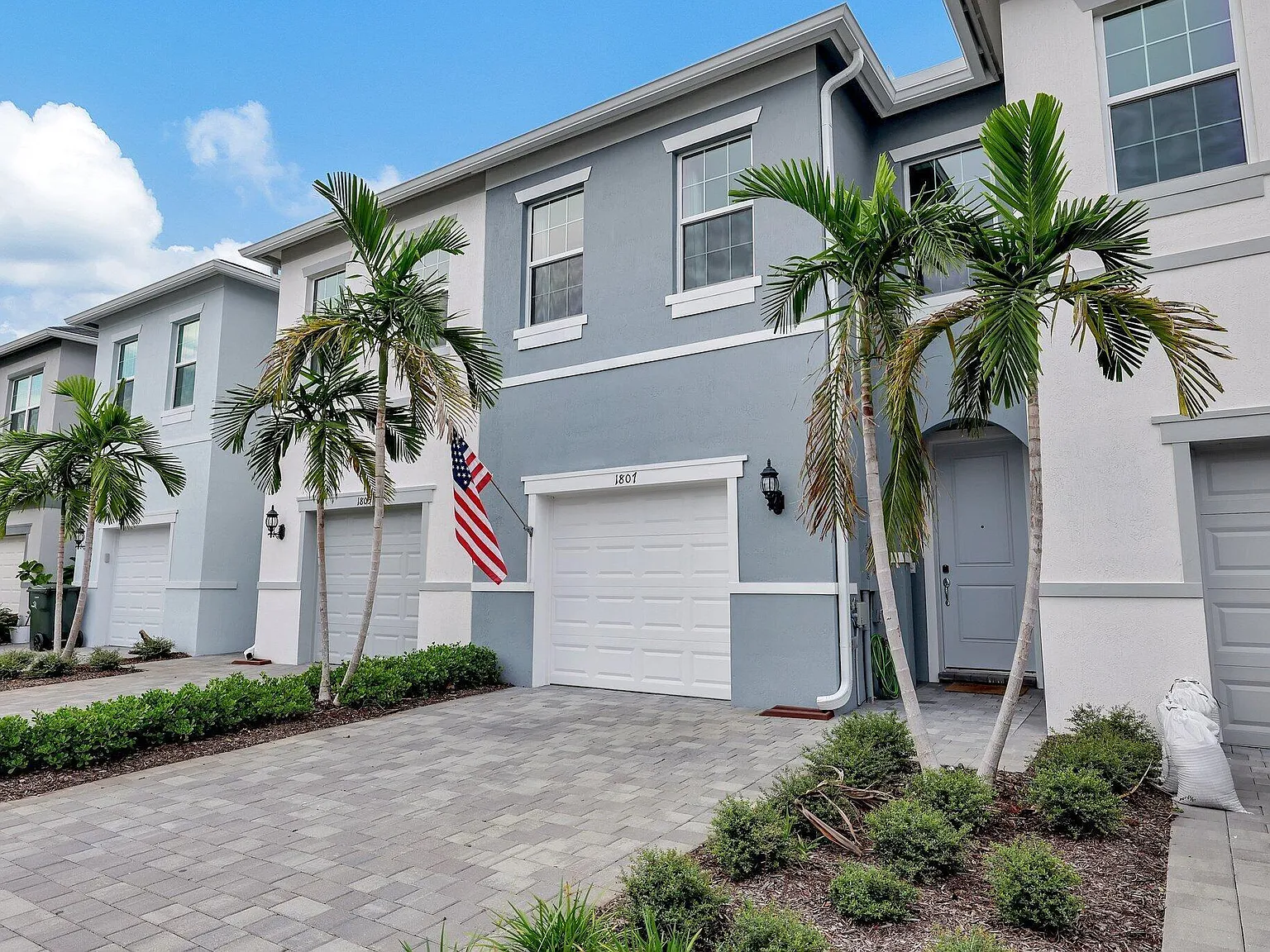 3 bed, 2.5 bath, 1782 sqft, $3,100 — Photo 2