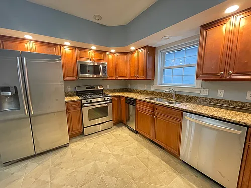 79 Pleasant St #2 Photo 1
