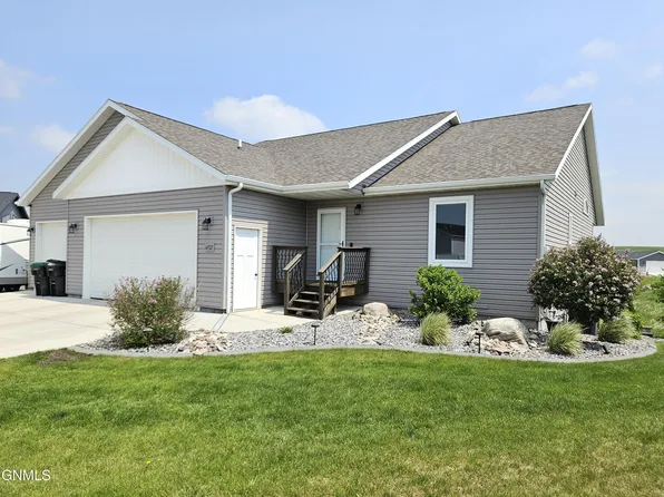 6921 Majestic Pl, Bismarck, ND 58504