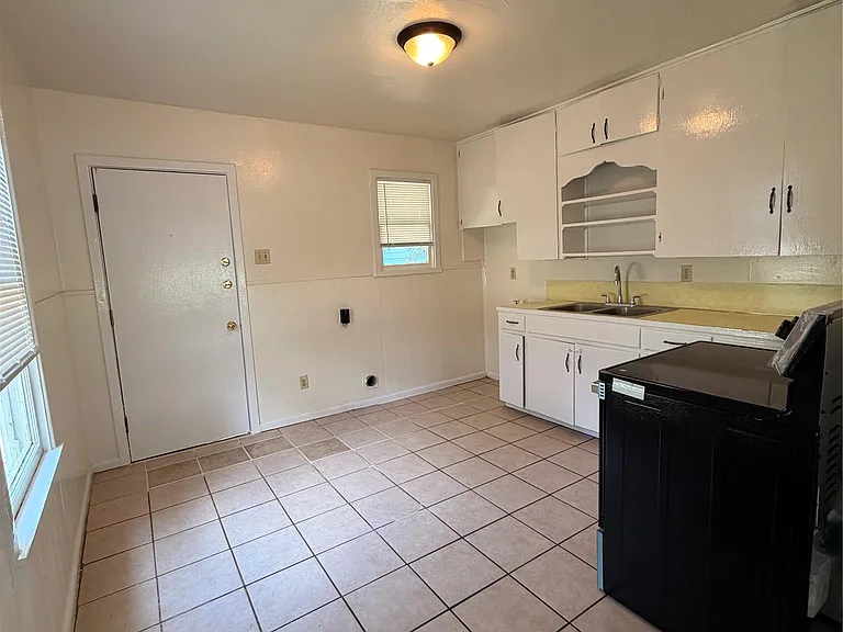 401 Jackman St — Photo 7