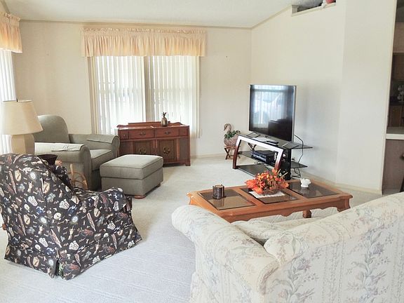3rd image of 9537 Cypress Lakes Dr