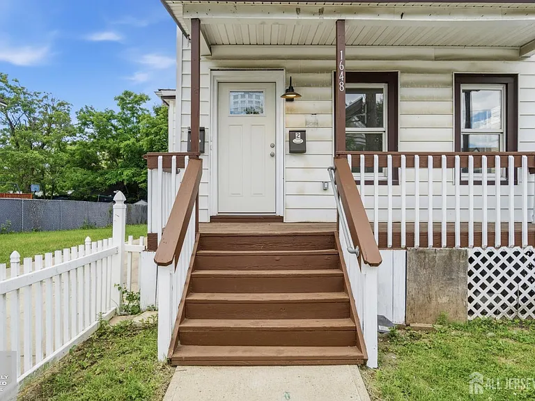 1648 Essex St #1 — Photo 5