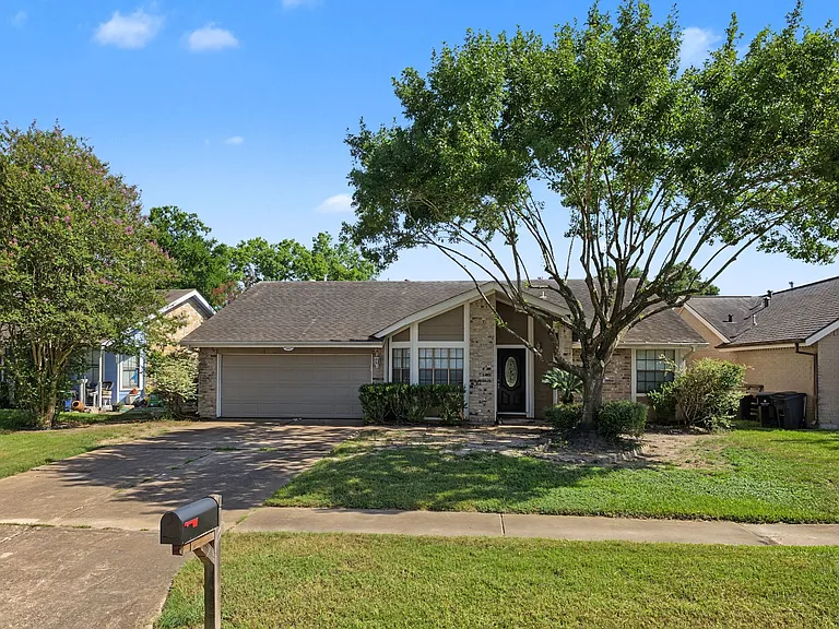 22511 Braken Manor Ln — Photo 1