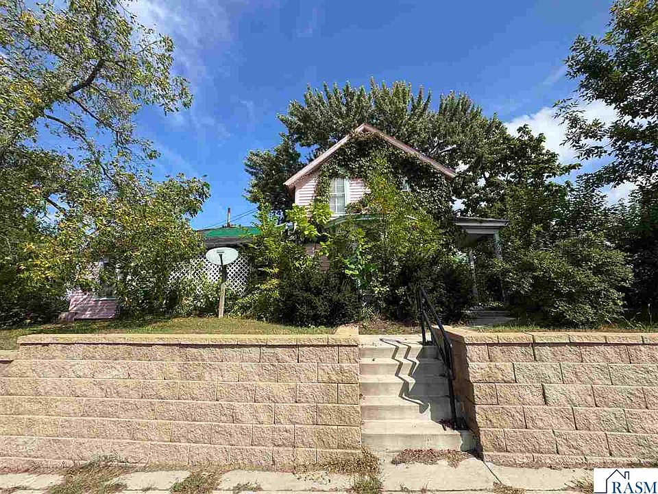 1st image of 315 Bridge St