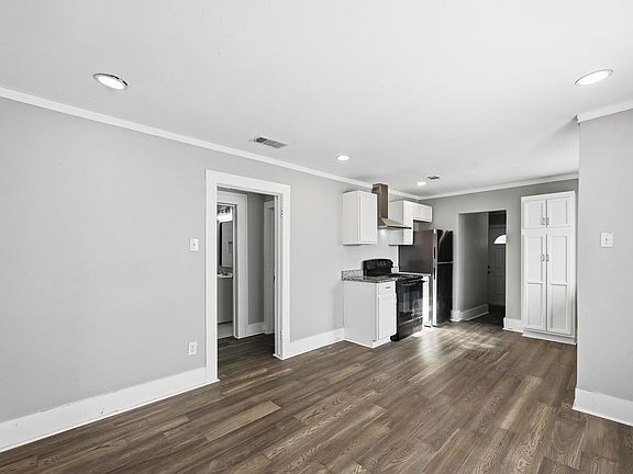 5th image of 2224 Poplar St