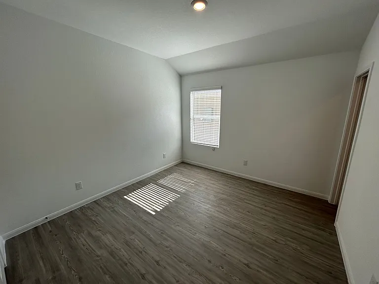 14706 Somerset Ml — Photo 13