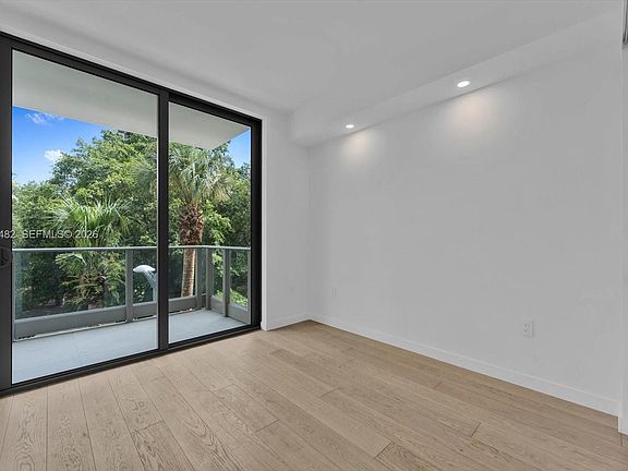 4th image of 2200 Brickell Ave #202