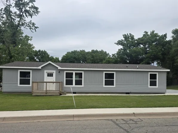 404 N College St, Winfield, KS 67156